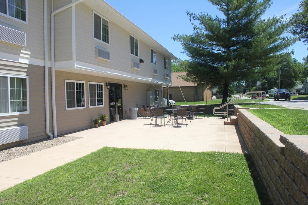 Green Acres Hotel Pittsfield Exterior photo
