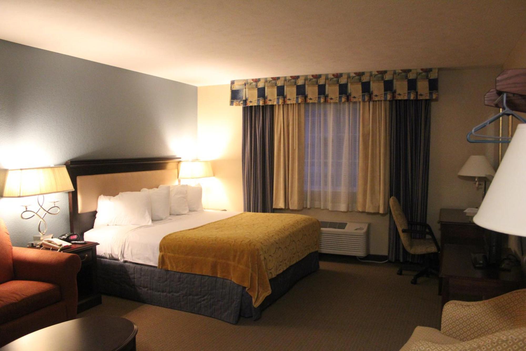Green Acres Hotel Pittsfield Room photo